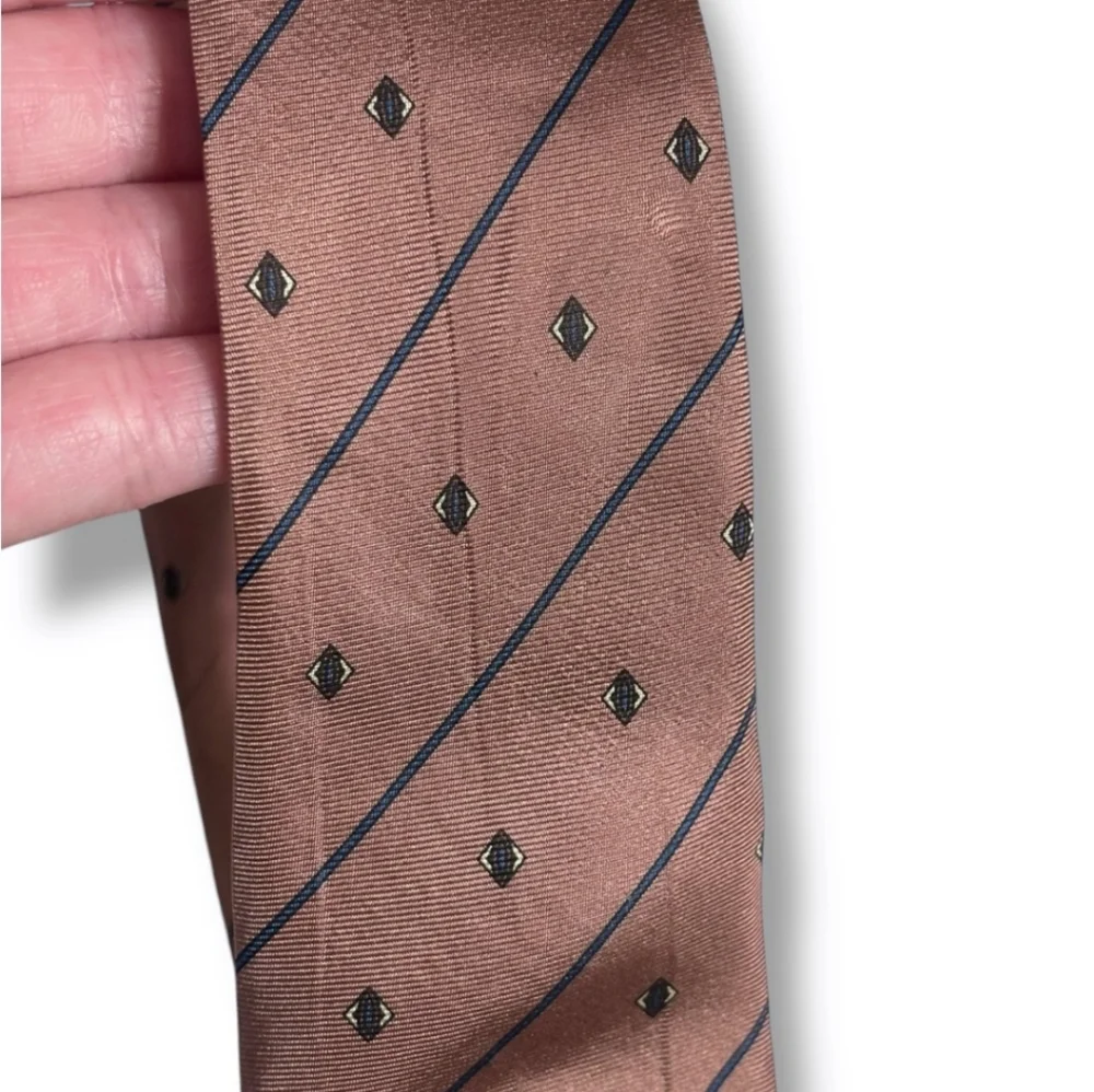 CHRISTIAN DIOR Dusty Pink Silk Tie With Navy Stripes & Diamond Pattern